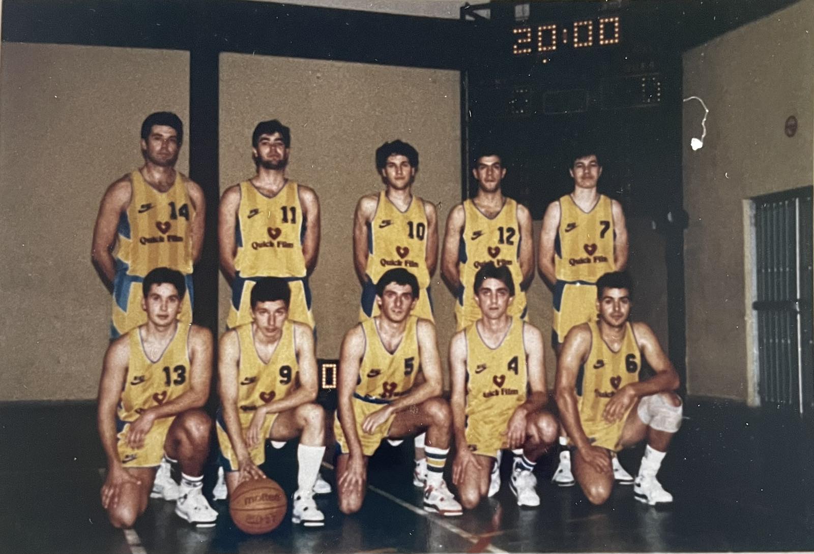 Ομαδική φωτογραφία Κεραυνού Αιγίου σεζόν 1989-1990